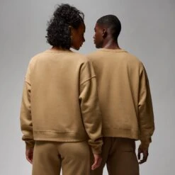 Air Jordan Womens Artist Series By Jordan Moss Fleece Crewneck -Air Jordan Shop AURORA FD7860 258 PHCBM001 2000